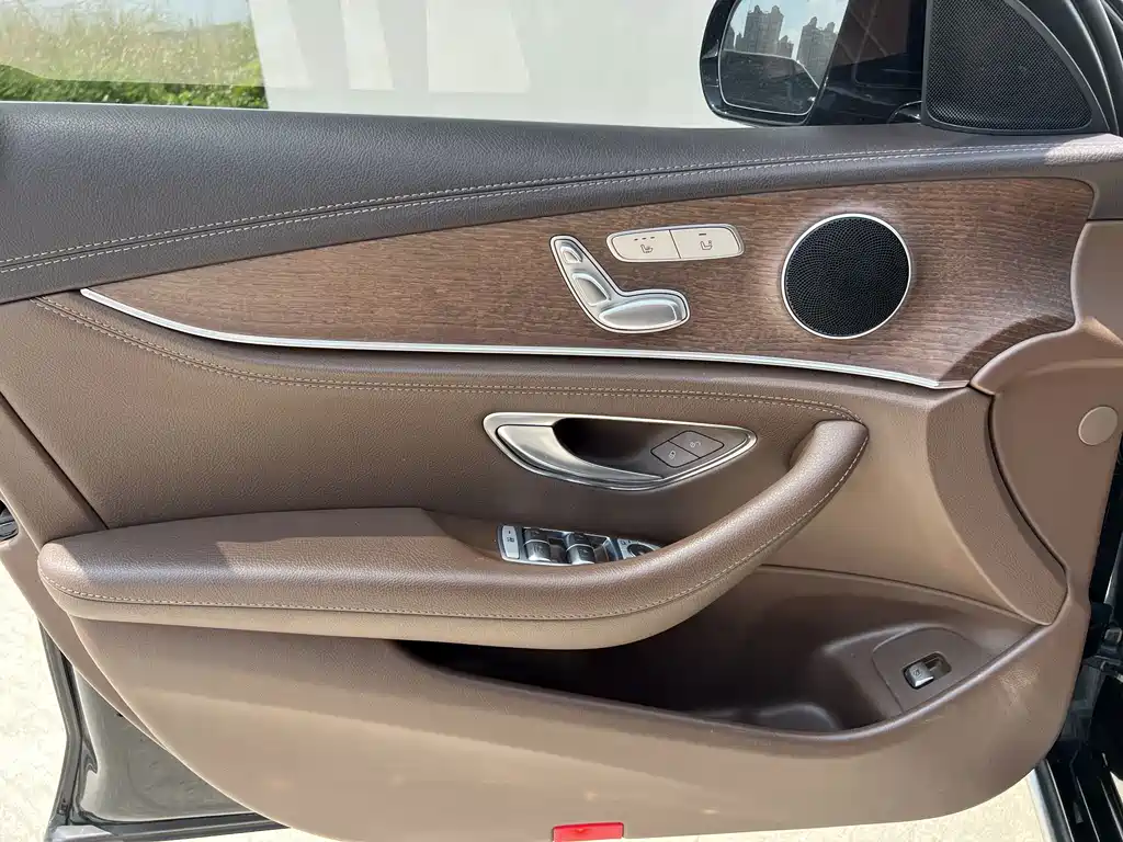 Mercedes-Benz E-Class — миниатюра 9