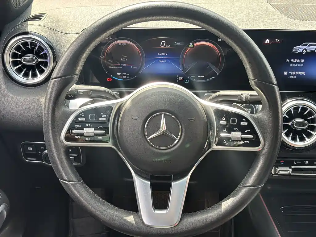 Mercedes-Benz EQB — миниатюра 13