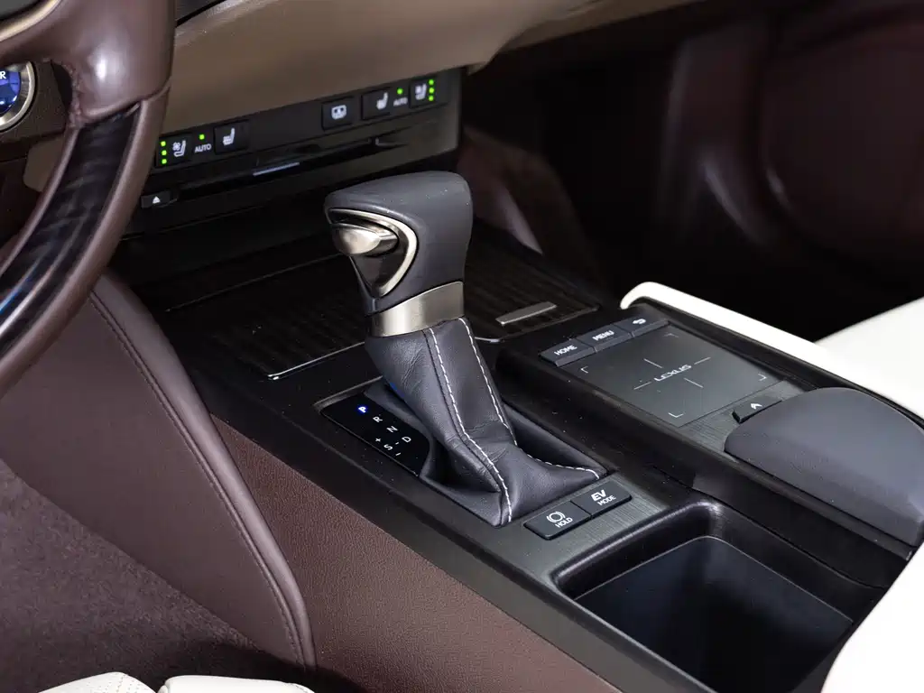 Lexus ES — миниатюра 15