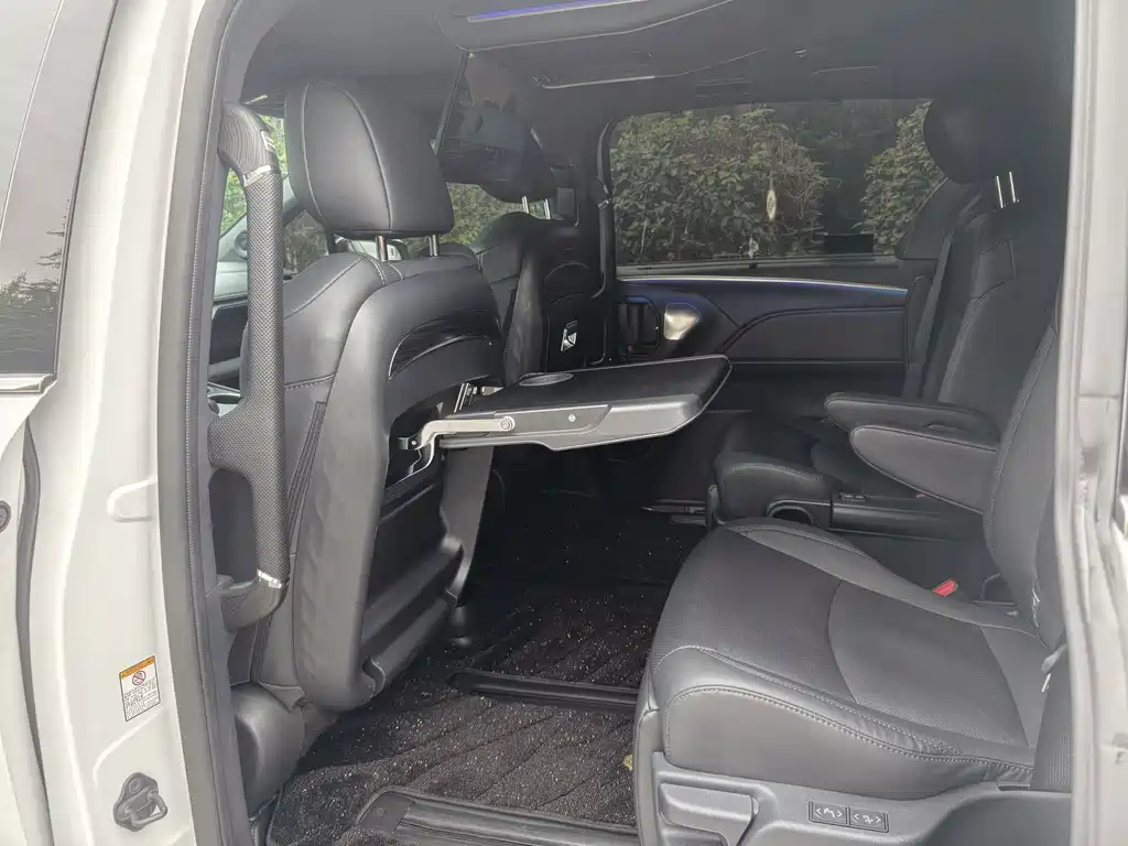 Toyota Sienna — миниатюра 10
