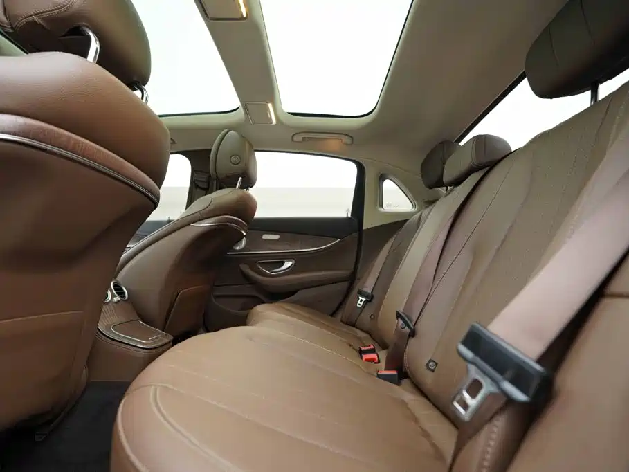 Mercedes-Benz E-Class — миниатюра 18