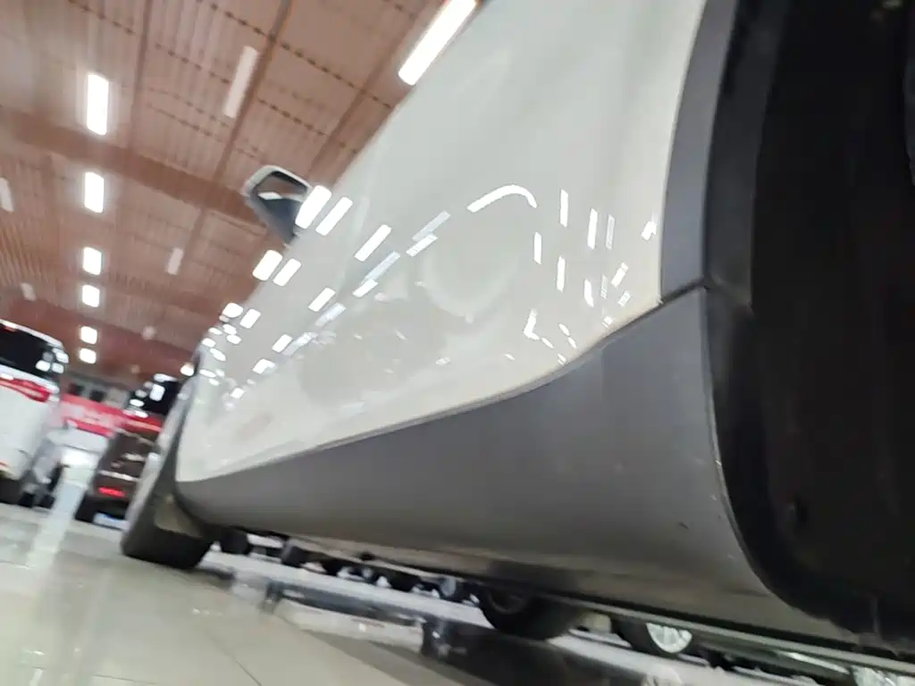 Tesla Model Y — миниатюра 22