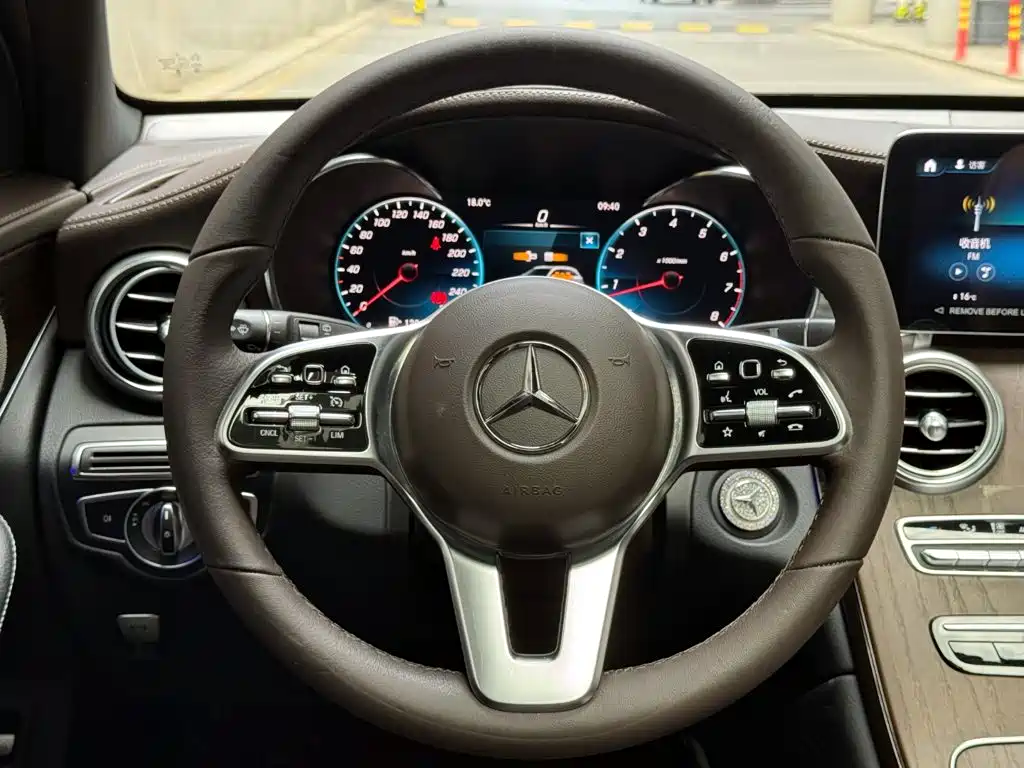 Mercedes-Benz GLC — миниатюра 12