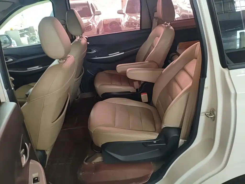 Wuling Hongguang — миниатюра 17