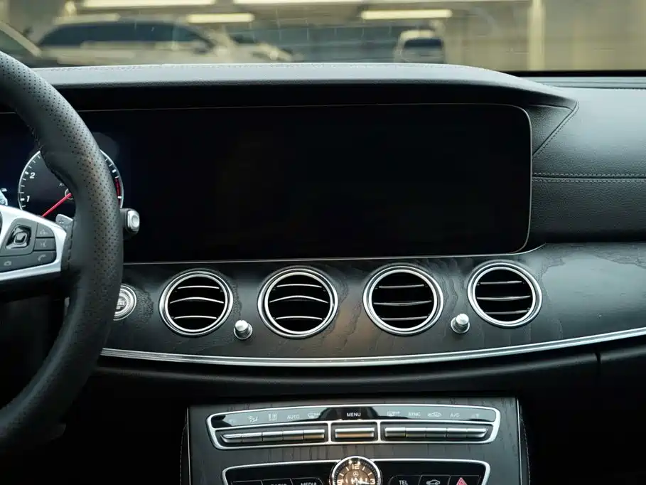 Mercedes-Benz E-Class — миниатюра 17