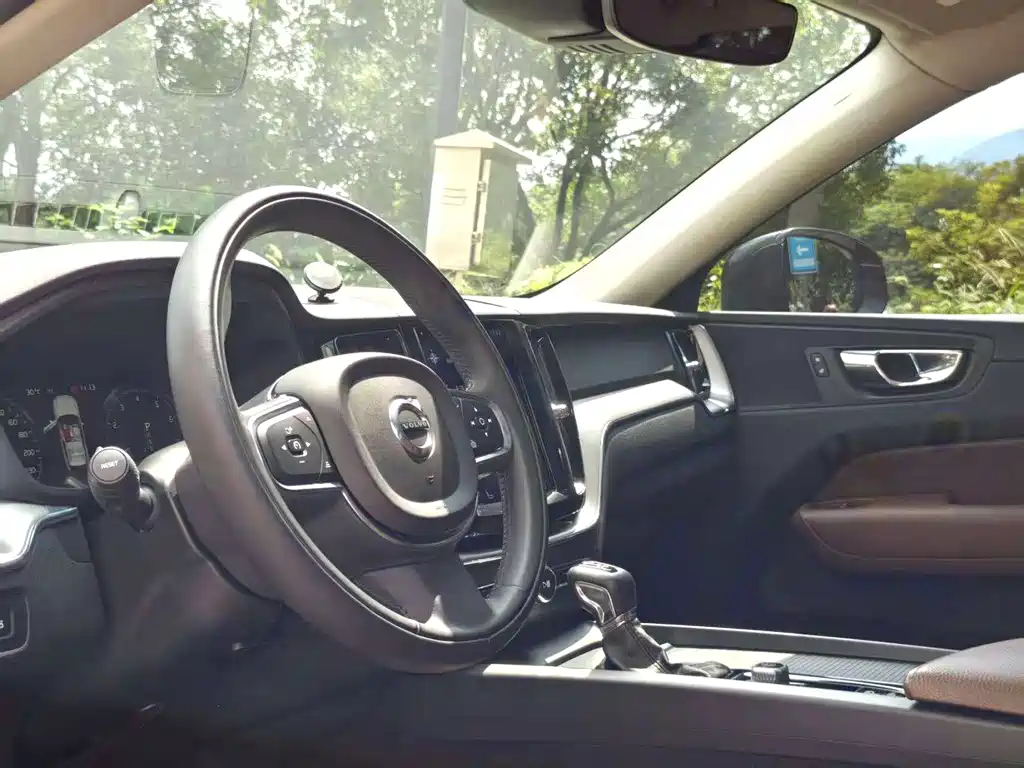 Volvo XC60 — миниатюра 9