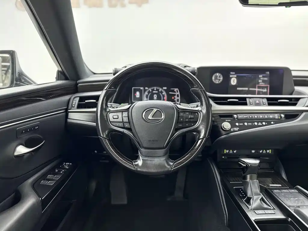 Lexus ES — миниатюра 8