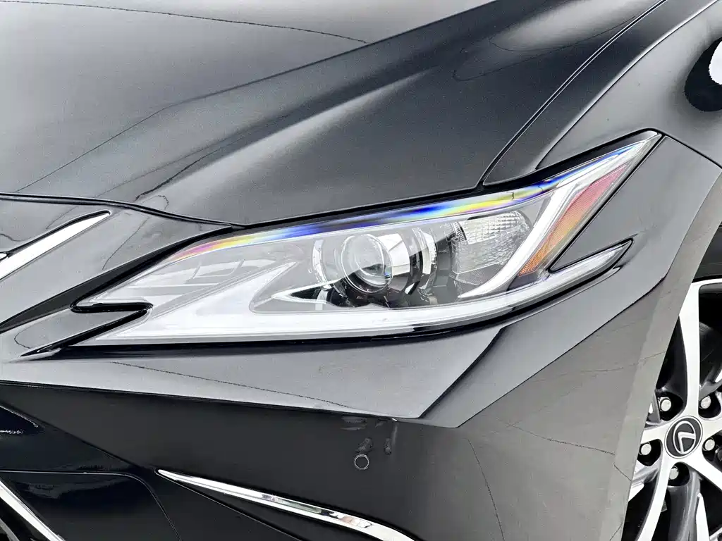 Lexus ES — миниатюра 13