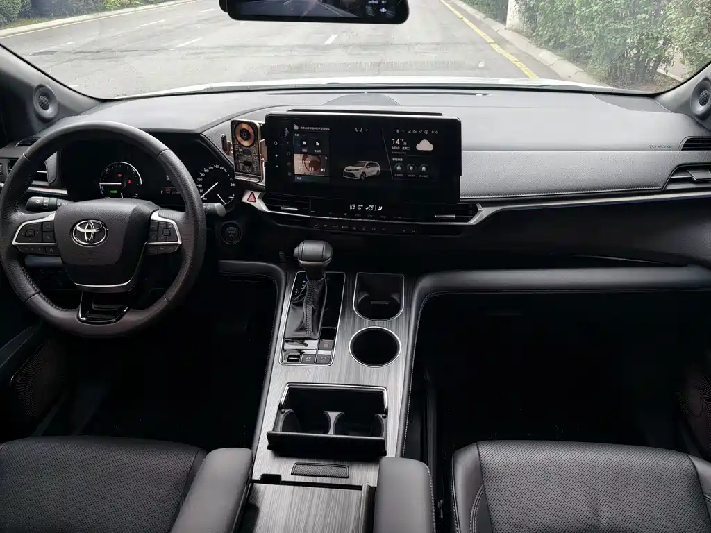 Toyota Sienna — миниатюра 15