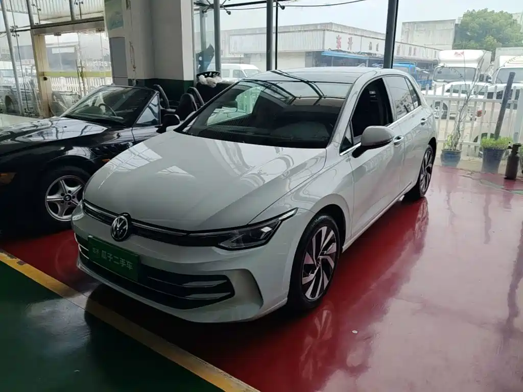 Volkswagen Golf 2025 300TSI Pro