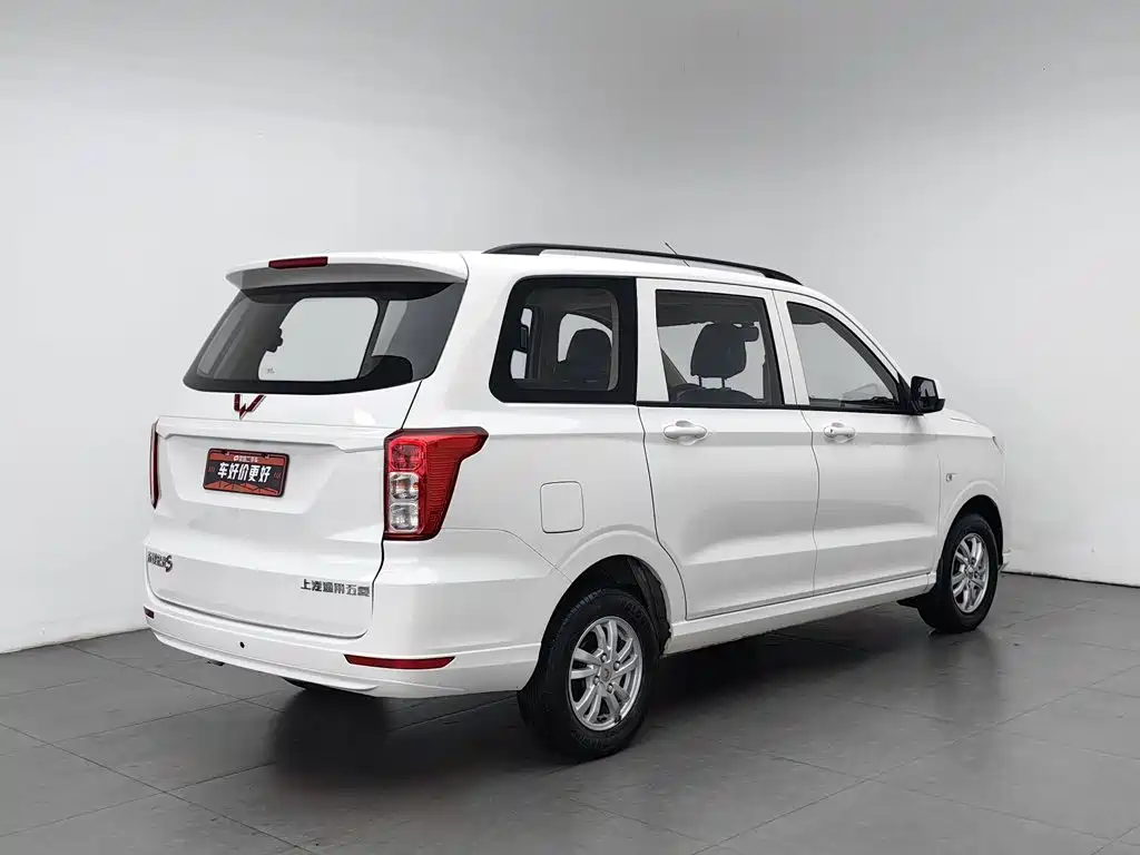 Wuling Hongguang — миниатюра 2