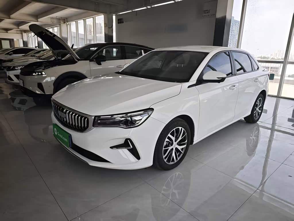 Geely Emgrand 1.5 л 2025 г. Белый, пробег 5600 км