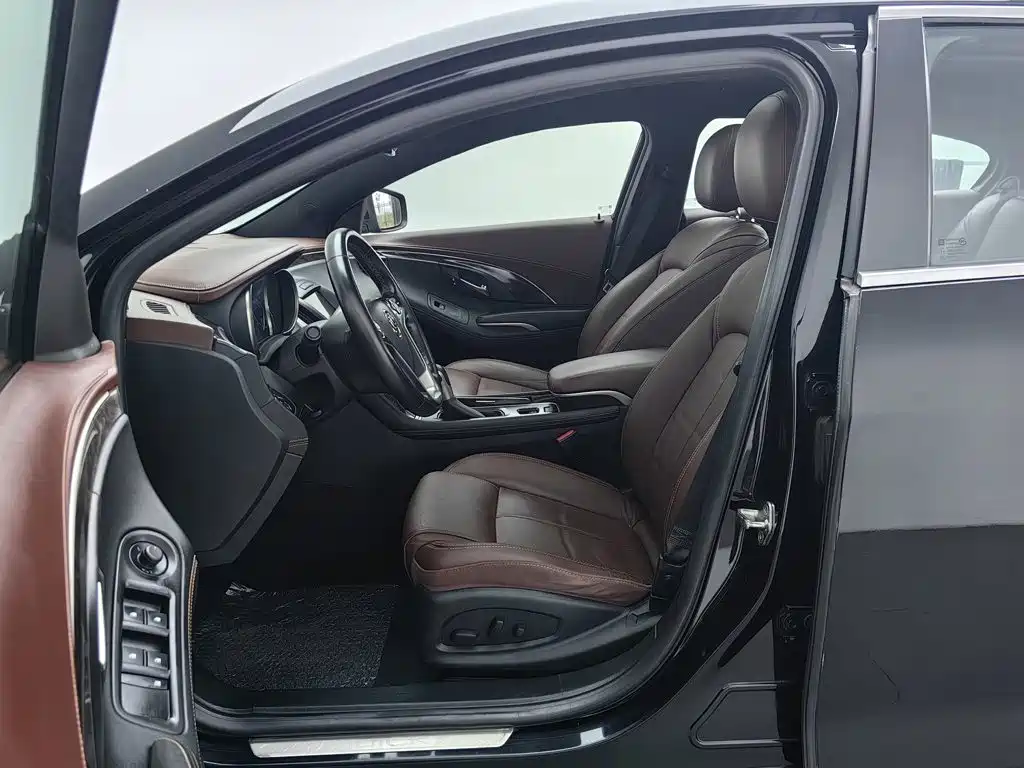 Buick LaCrosse — миниатюра 10