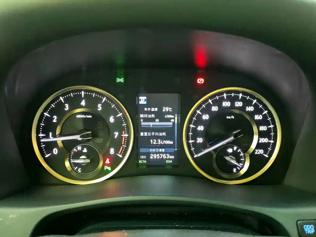 Toyota Alphard — миниатюра 13