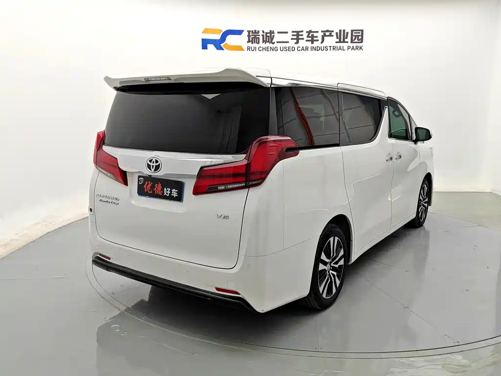 Toyota Alphard — миниатюра 18