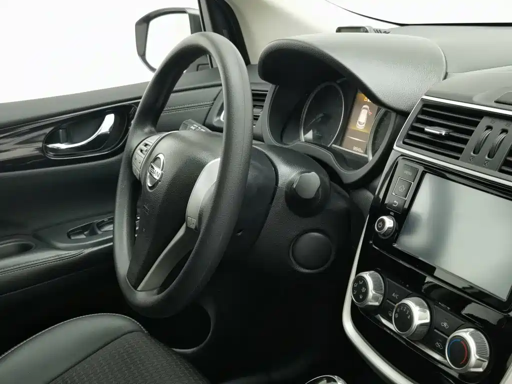 Nissan Tiida — миниатюра 22