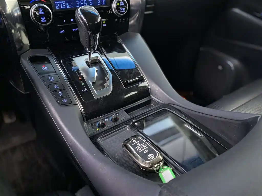 Toyota Vellfire 2023 2.5L HV Luxury