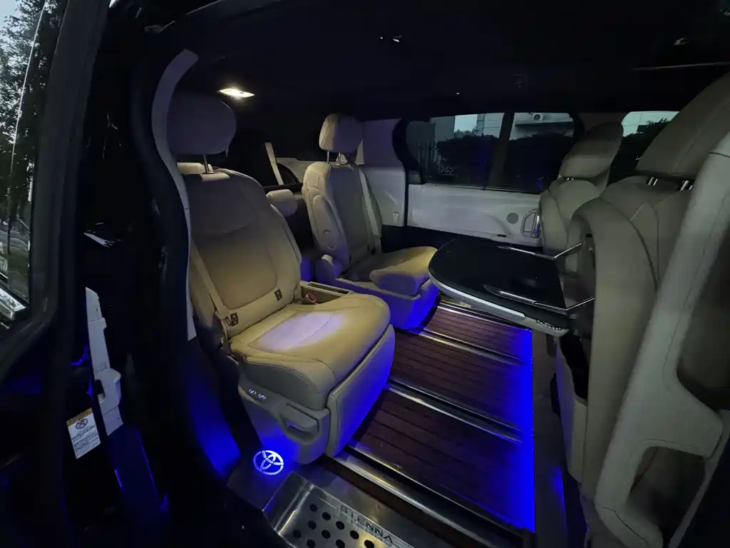 Toyota Sienna — миниатюра 9