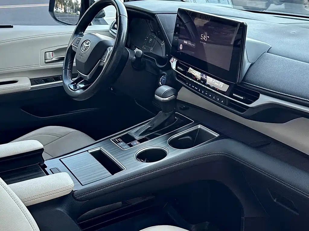Toyota Sienna — миниатюра 18
