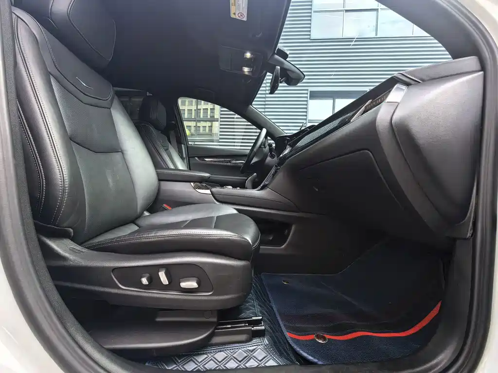 Cadillac XT6 — миниатюра 5