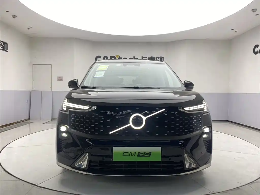 Volvo EM90 2025 Ultra мест