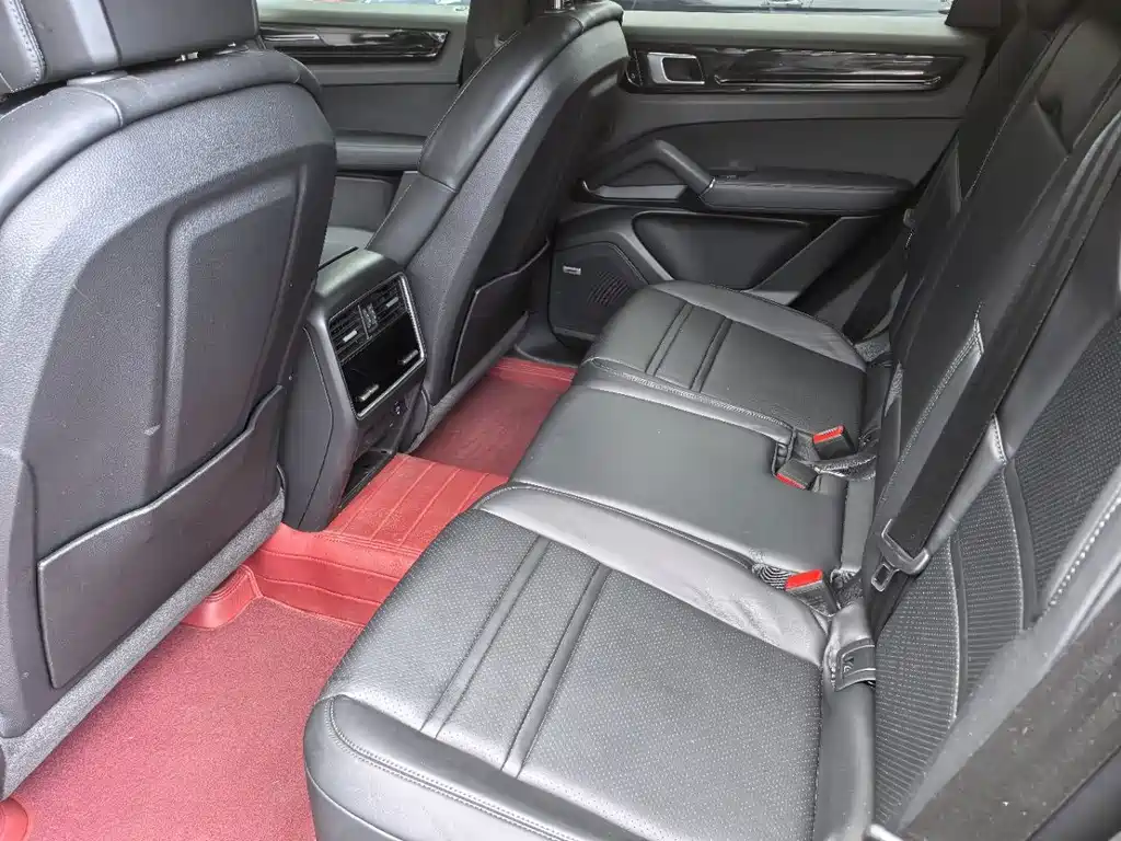 Porsche Cayenne — миниатюра 13