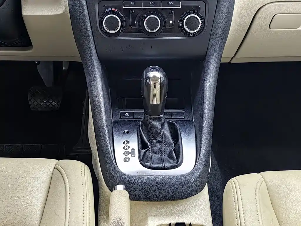 Volkswagen Golf — миниатюра 13