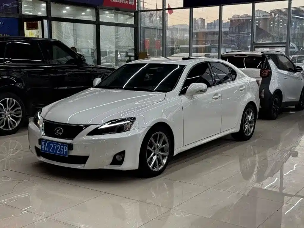 Lexus IS