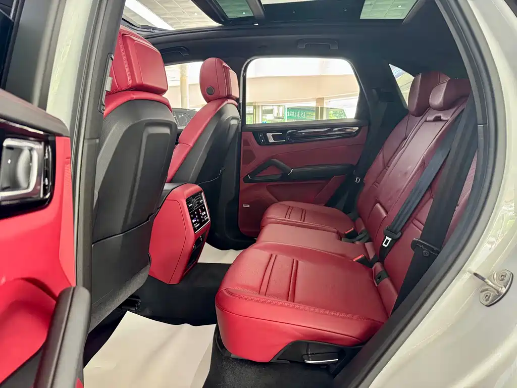 Porsche Cayenne — миниатюра 5