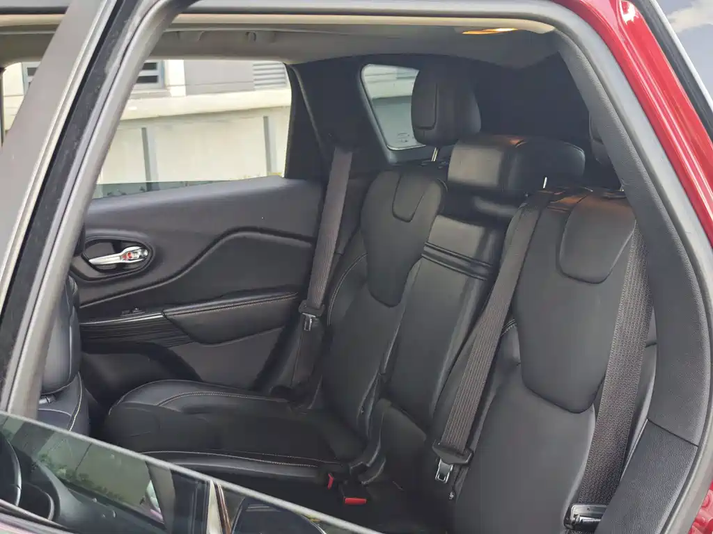 Jeep Cherokee — миниатюра 12