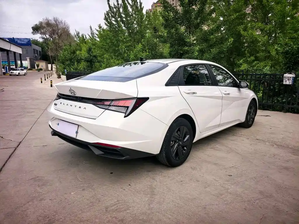 Hyundai Elantra — миниатюра 3