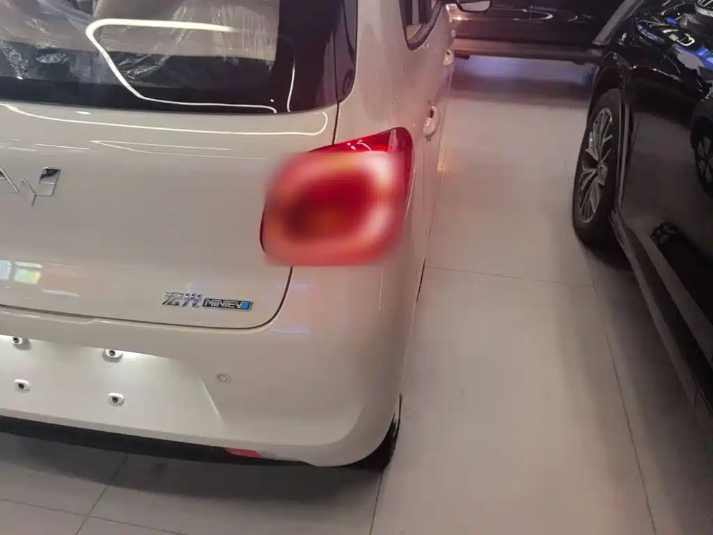 Wuling MINIEV — миниатюра 8