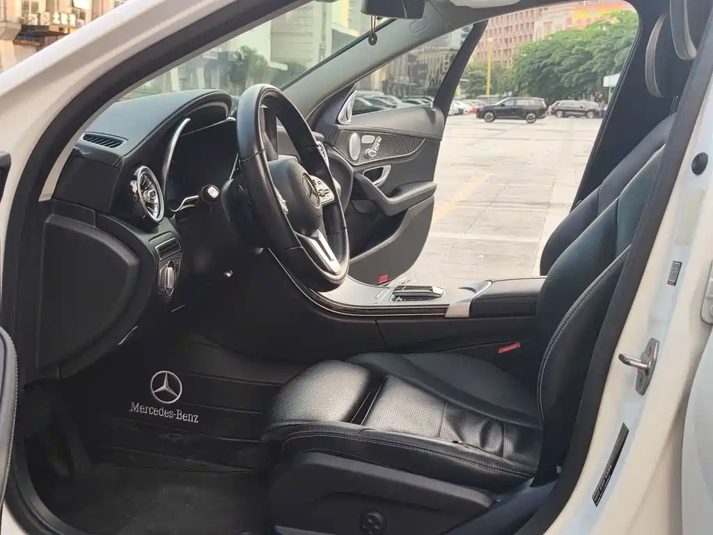 Mercedes-Benz C-Class — миниатюра 8