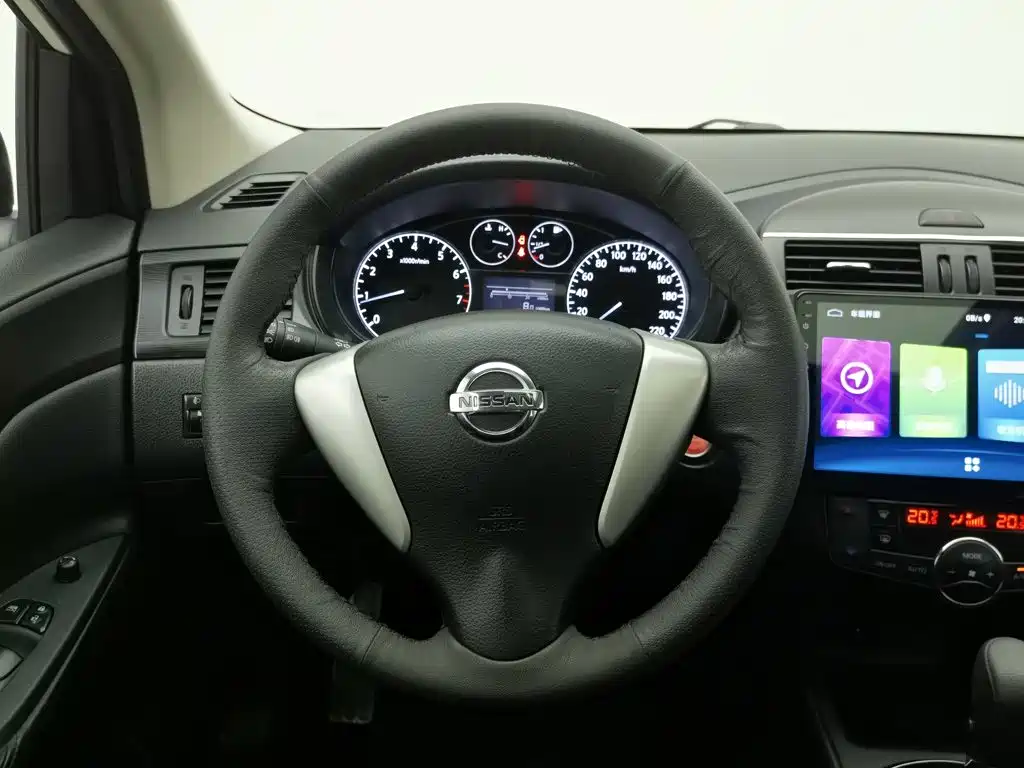 Nissan Tiida — миниатюра 11