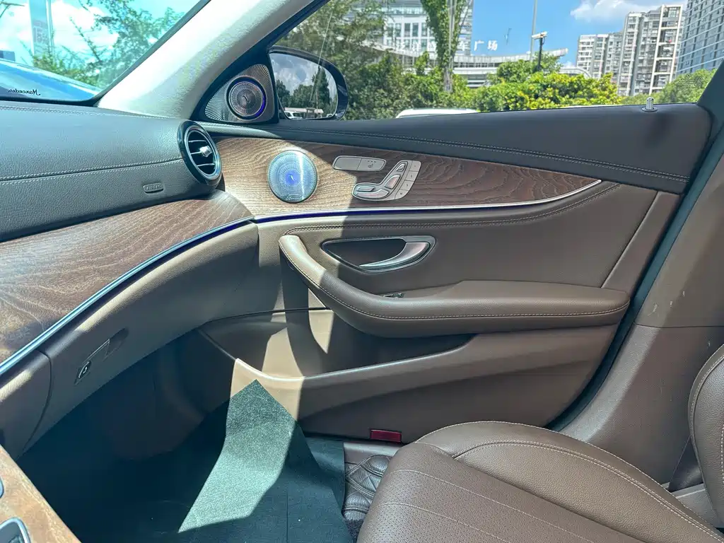 Mercedes-Benz E-Class — миниатюра 7