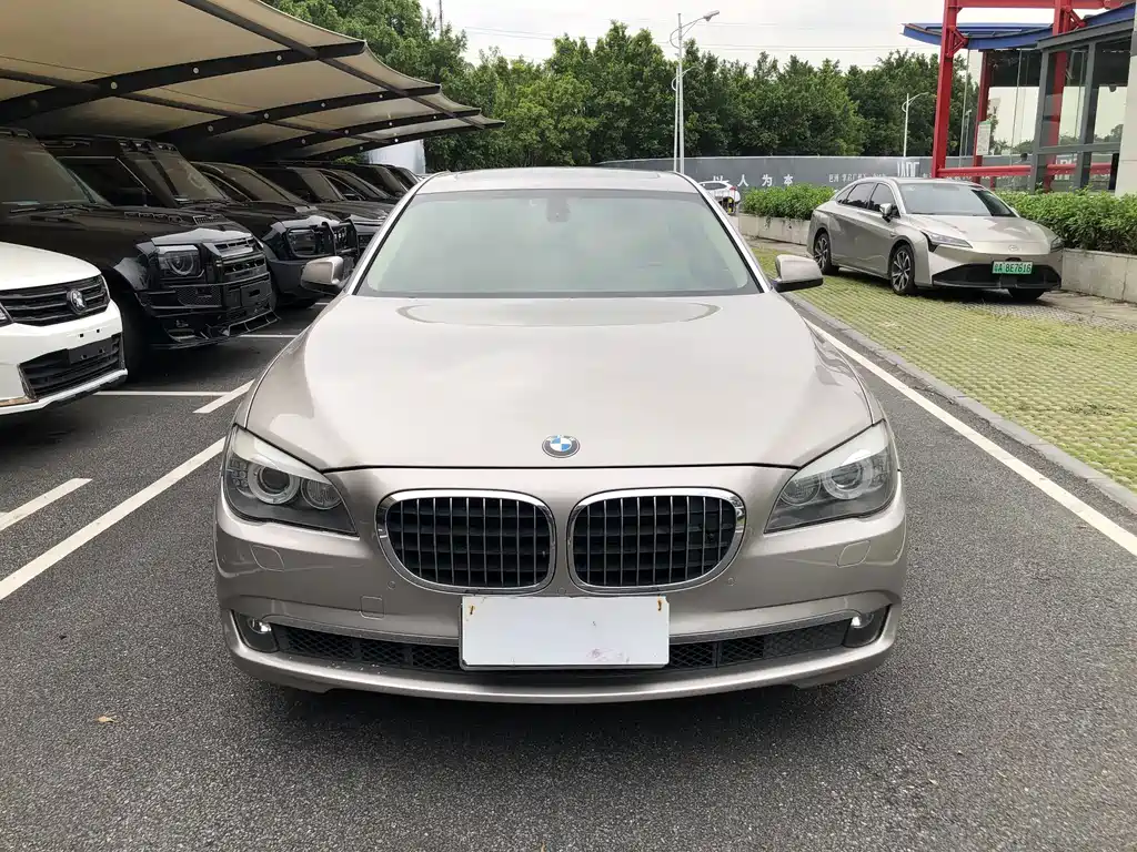 BMW 7 Series — миниатюра 4