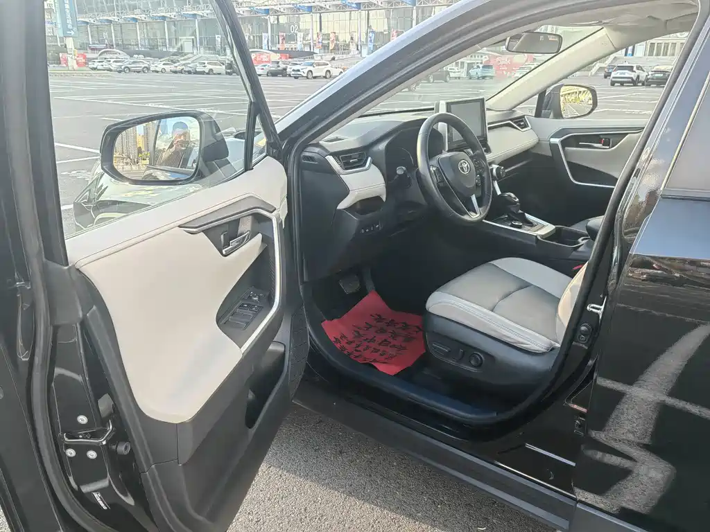Toyota RAV4 — миниатюра 10