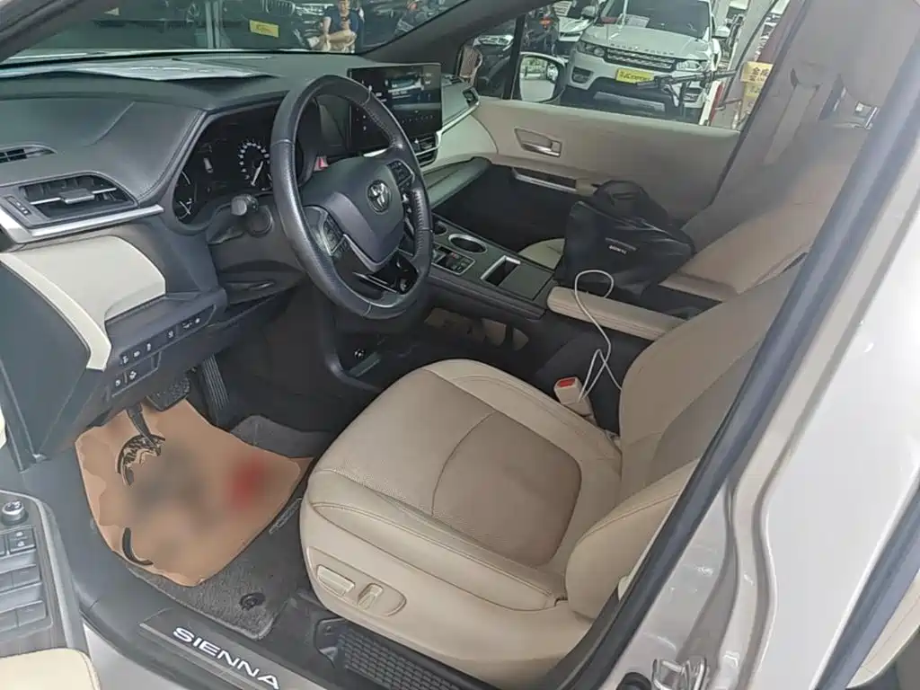 Toyota Sienna — миниатюра 15
