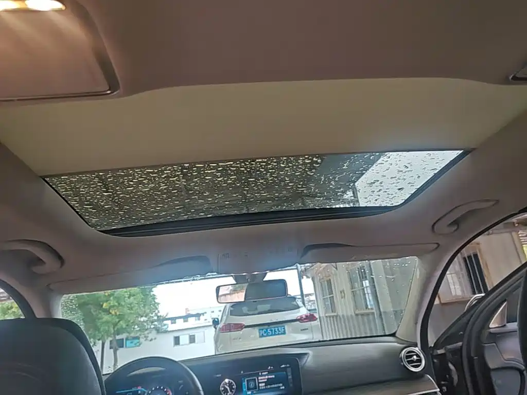 Mercedes-Benz E-Class — миниатюра 18