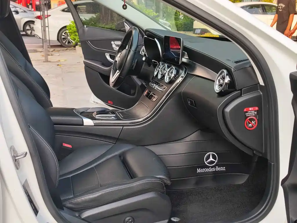 Mercedes-Benz C-Class — миниатюра 11