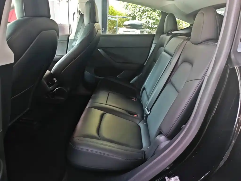 Tesla Model Y — миниатюра 17