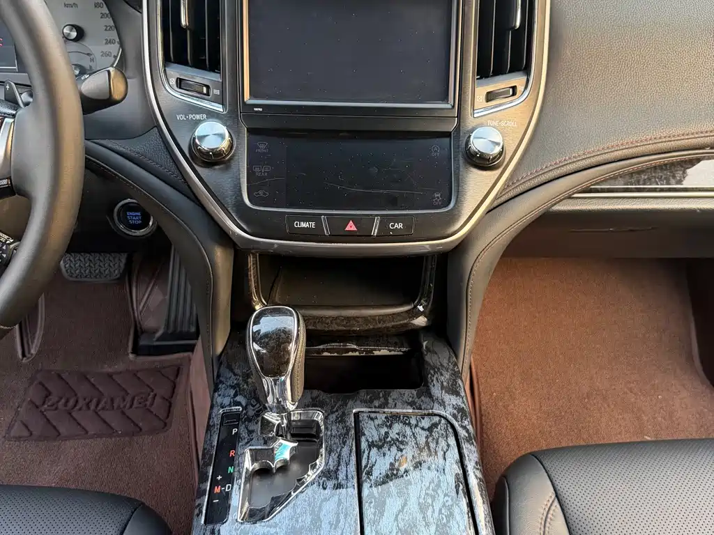 Toyota Crown — миниатюра 20