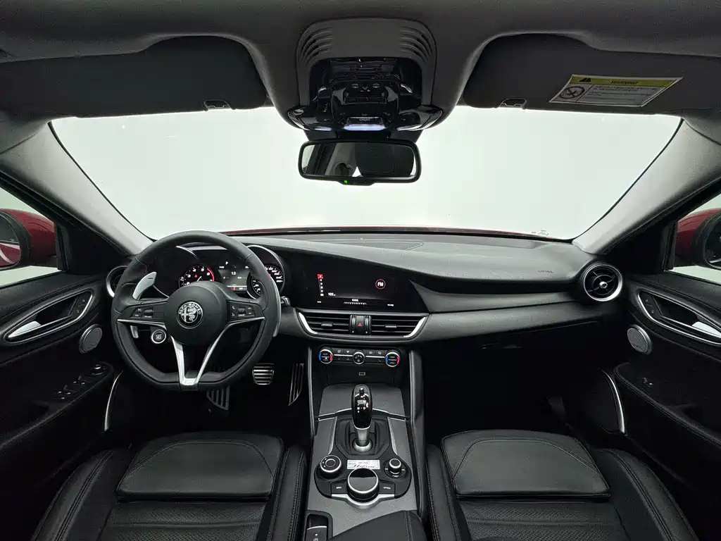 Alfa Romeo Giulia — миниатюра 12