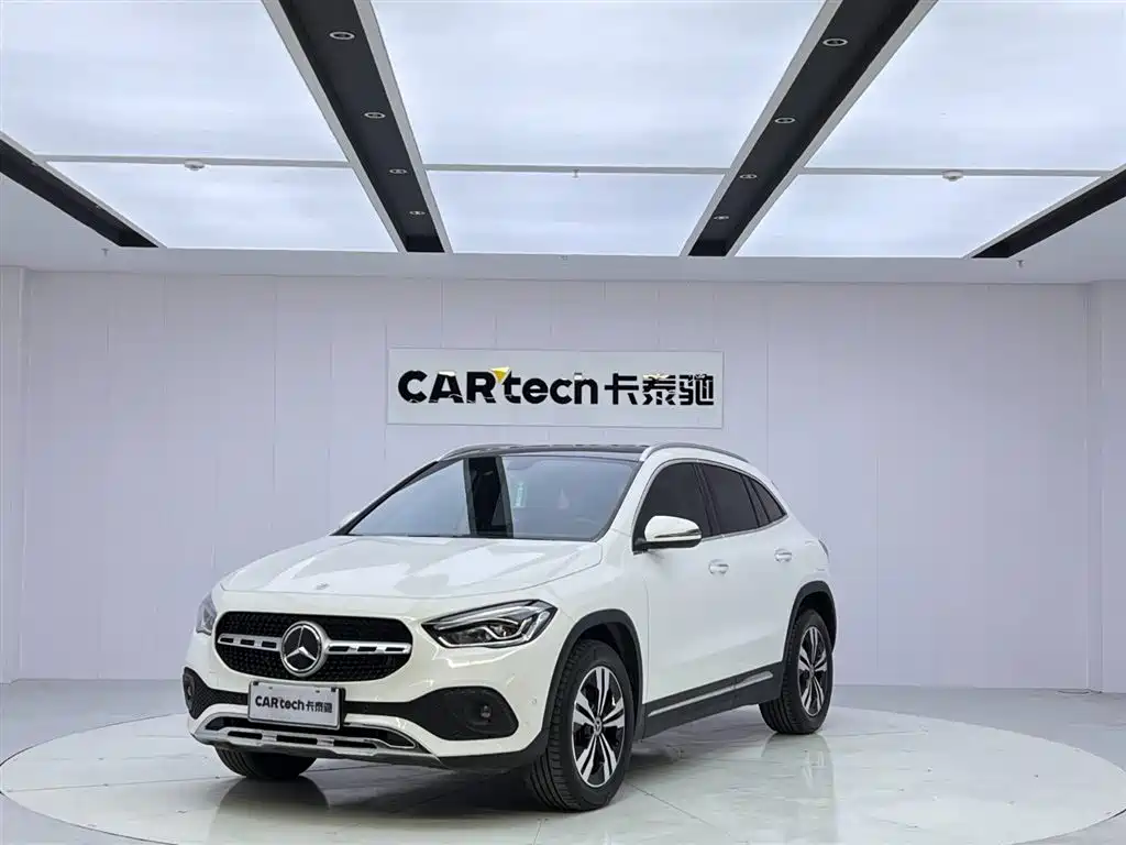 MERCEDES-BENZ GLA