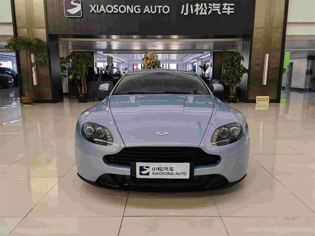 ASTON MARTIN V8 VANTAGE