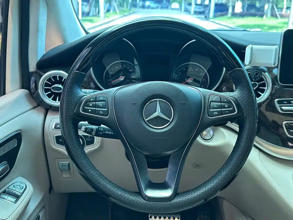 Mercedes-Benz V-Class — миниатюра 16