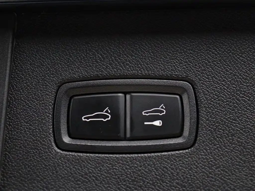 Porsche Cayenne — миниатюра 12