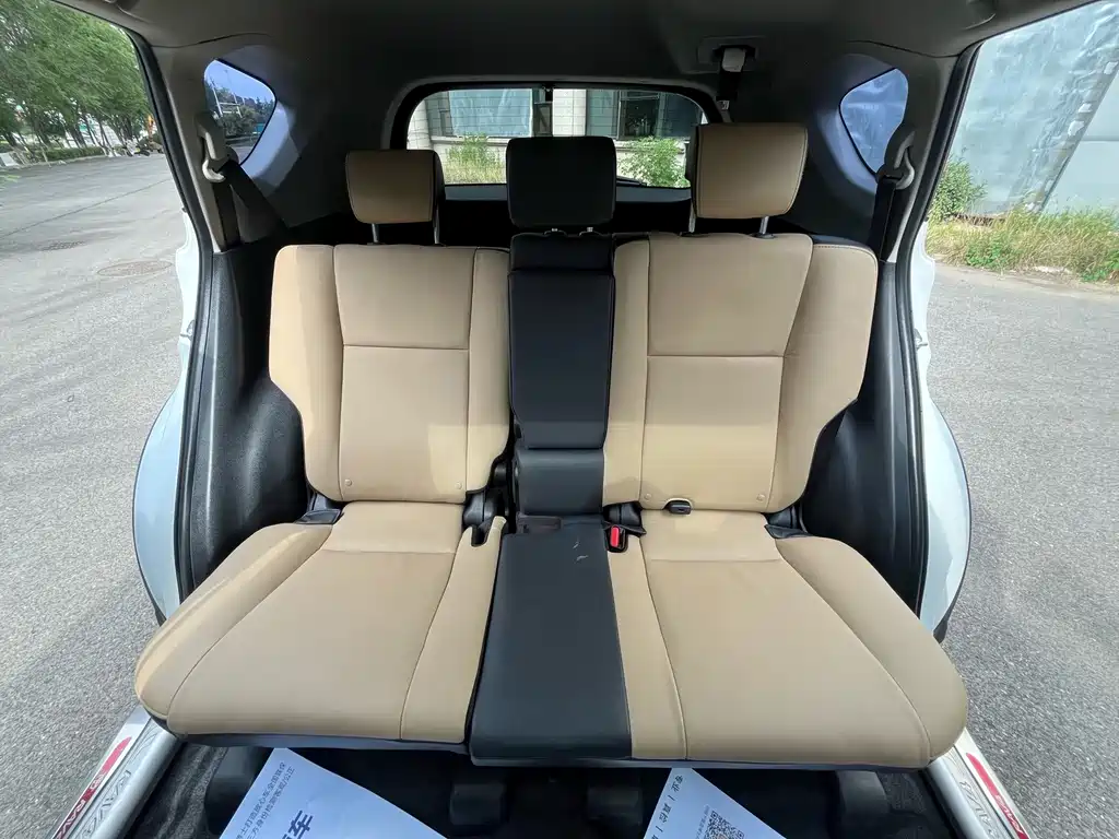 Toyota RAV4 — миниатюра 13