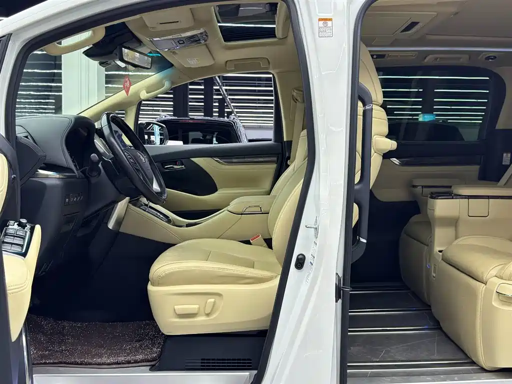Toyota Vellfire 2021 2.5L HV Luxury