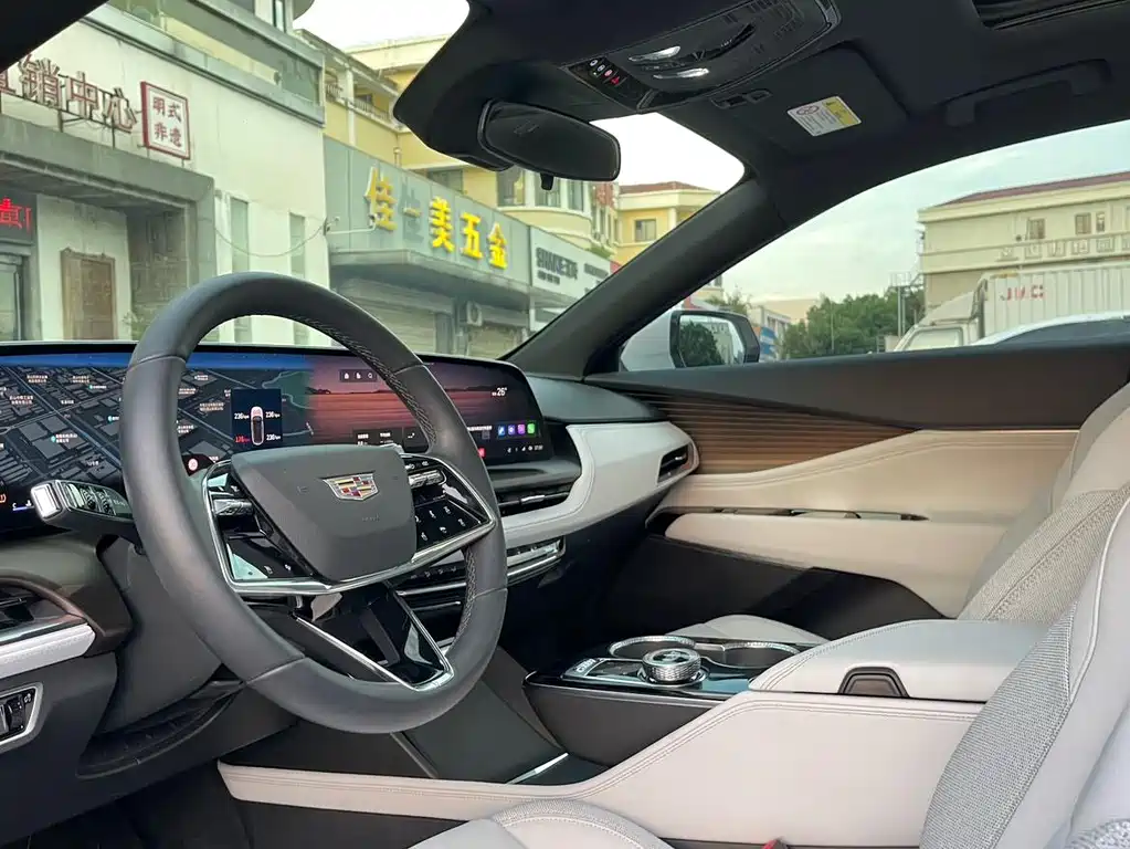 Cadillac GT4 — миниатюра 5